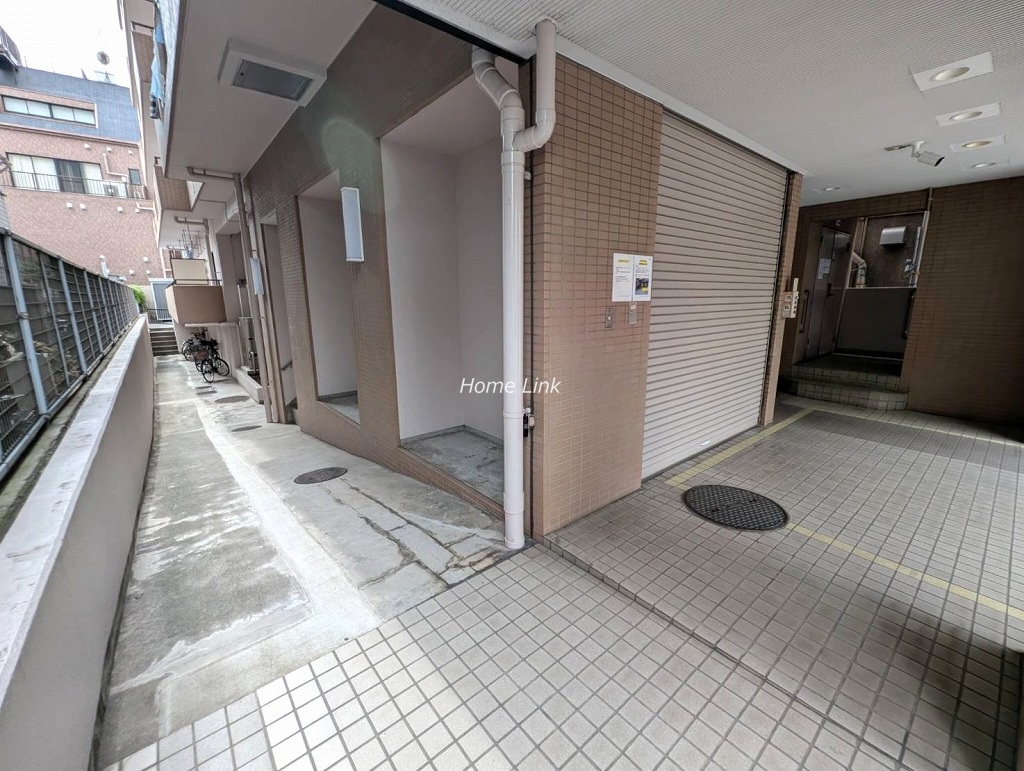 シャロン志村坂上セカンドステージ　駐輪場出入り口